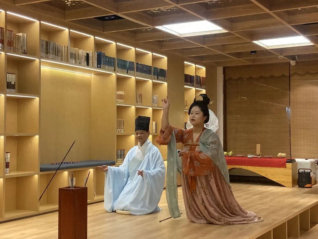 投壶行令拜明月，身着汉服迎中秋(图3)