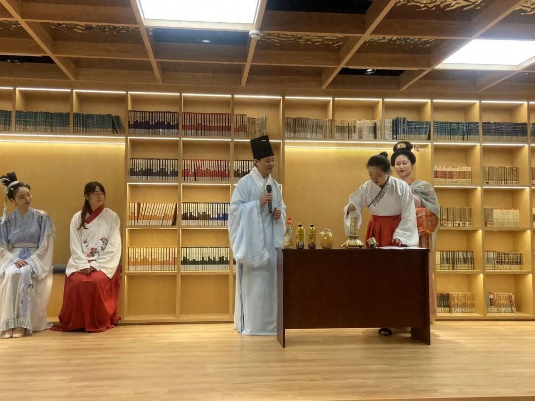 投壶行令拜明月，身着汉服迎中秋(图5)