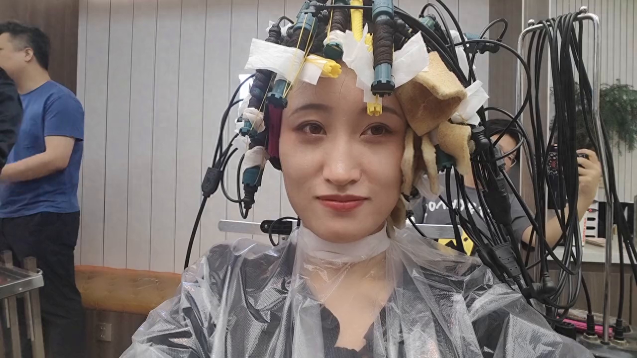 姐妹们我的头发是分两种卷卷的 头顶部分是一号卷(图3)