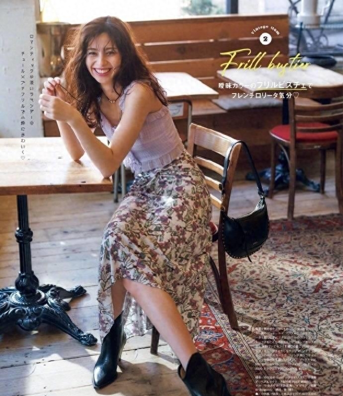 为什么推荐熟女留“长卷发”？时髦不说，关键有女人味还显脸小(图3)