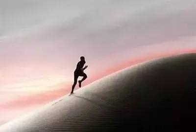 人到中年后的心酸无奈感悟的句子大全（3）(图1)