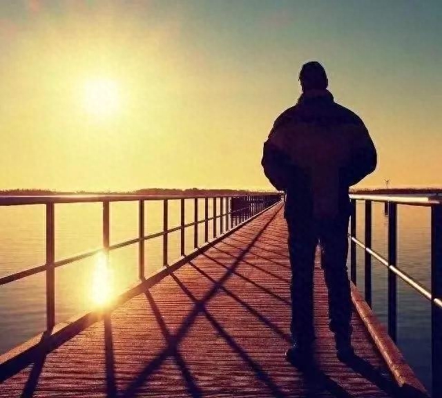 人到中年后的心酸无奈感悟的句子大全（3）(图3)