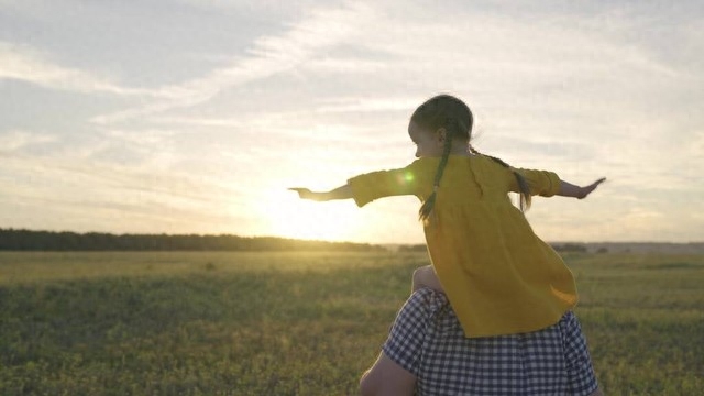 表达童年美好的句子（关于童年的唯美句子段落）(图1)