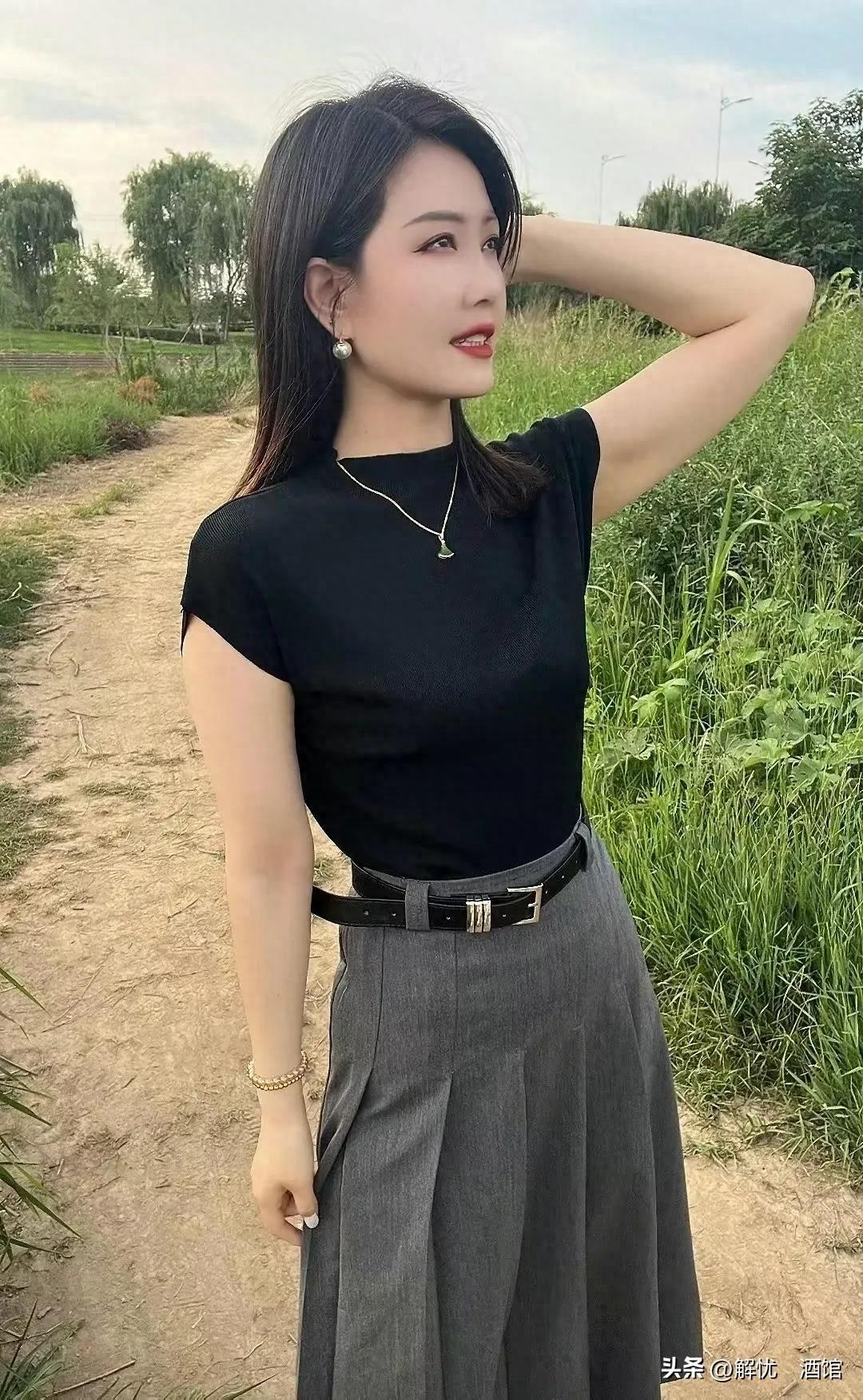 我于窗中窥伤鹤，恰如仰头见春台(图2)