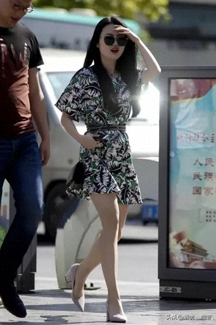 我于窗中窥伤鹤，恰如仰头见春台(图4)