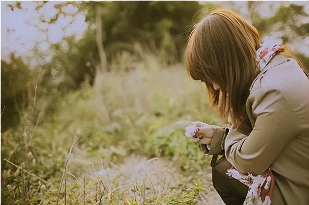 表示迷茫的说说心情，很迷茫又很无奈的句子(图1)