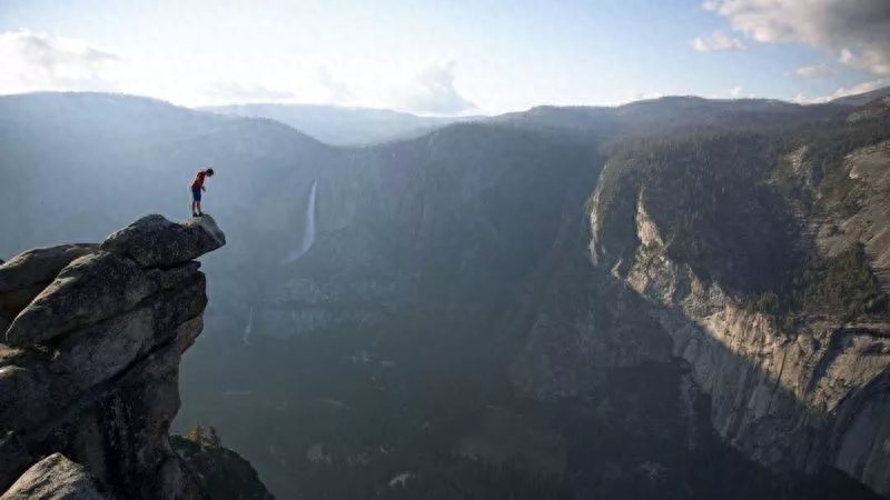 奥斯卡最佳纪录片《徒手攀岩》：不要控制恐惧，而要消除恐惧(图7)