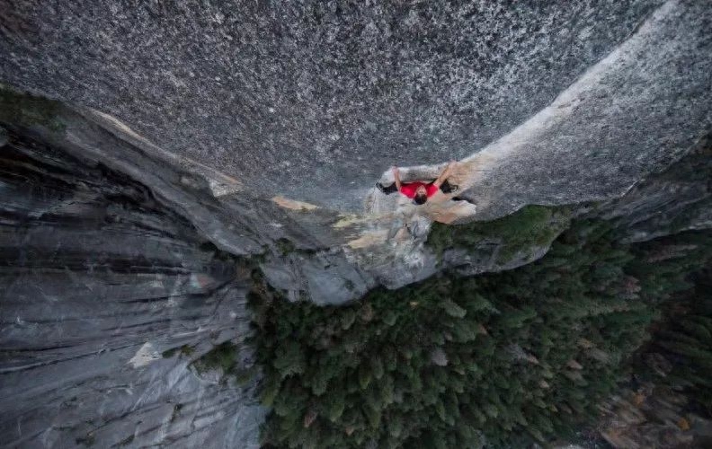 奥斯卡最佳纪录片《徒手攀岩》：不要控制恐惧，而要消除恐惧(图8)
