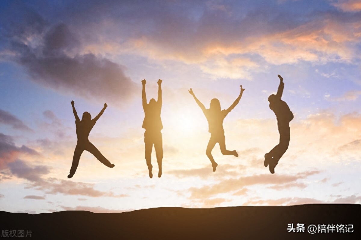 周国平的散文集中有这么一句话：人生最好的境界是丰富的安静。(图2)