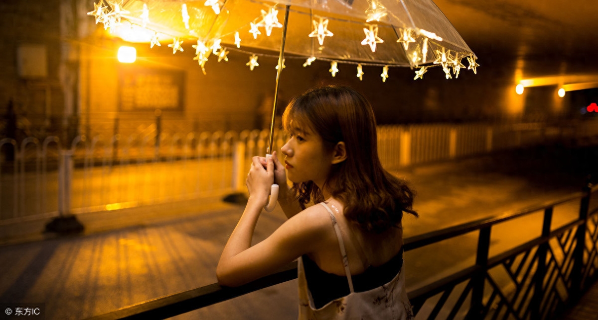 一个人心情失落的说说，伤感无助，有故事的人才会懂(图1)