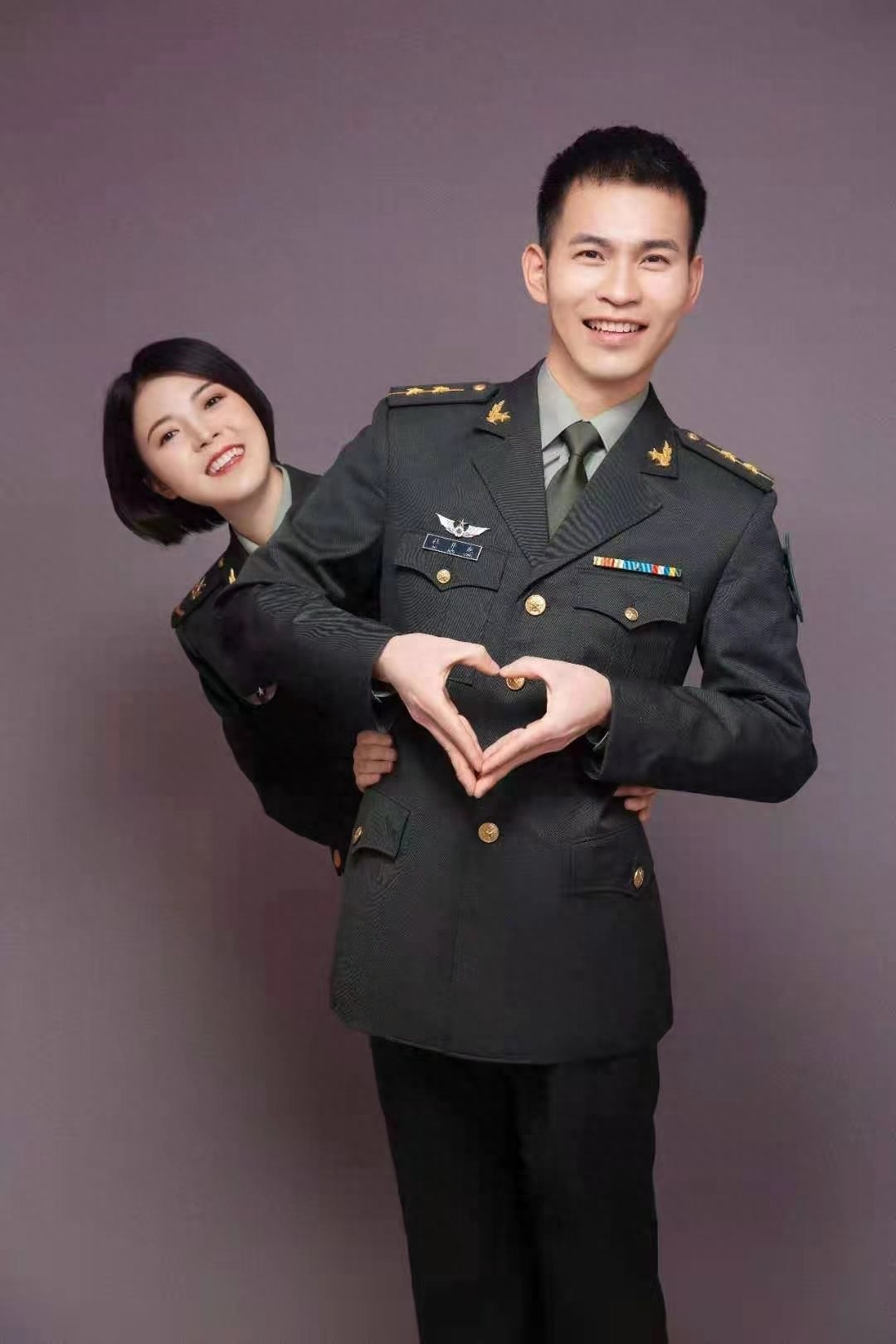 军恋：愿我用尽这世间的温柔，只为把你守侯(图2)