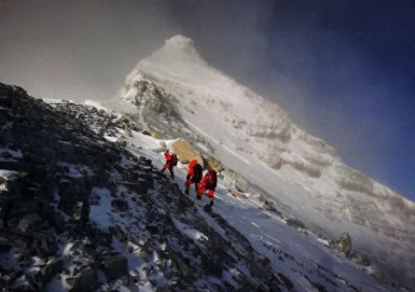 登顶珠峰：来自时光深处的信念和勇气(图5)