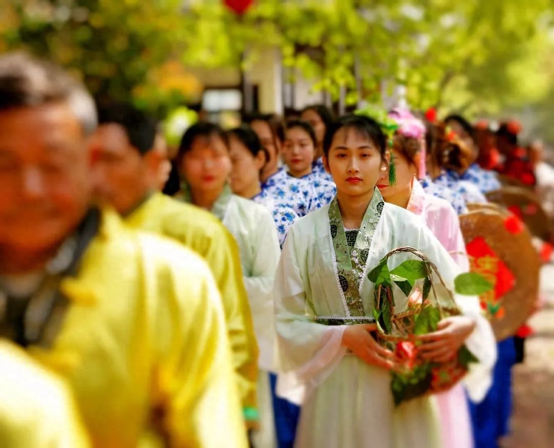 2020-4《十月》·散文∣苏沧桑：春蚕记(图4)