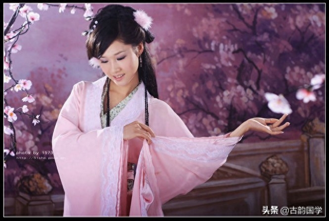 200句桃花诗词：去年今日此门中，人面桃花相映红，怎能错过(图1)