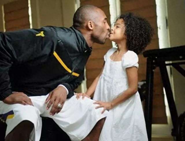 科比：只要热爱的事情，我就会百分百投入，曼巴精神在我的体内！(图9)