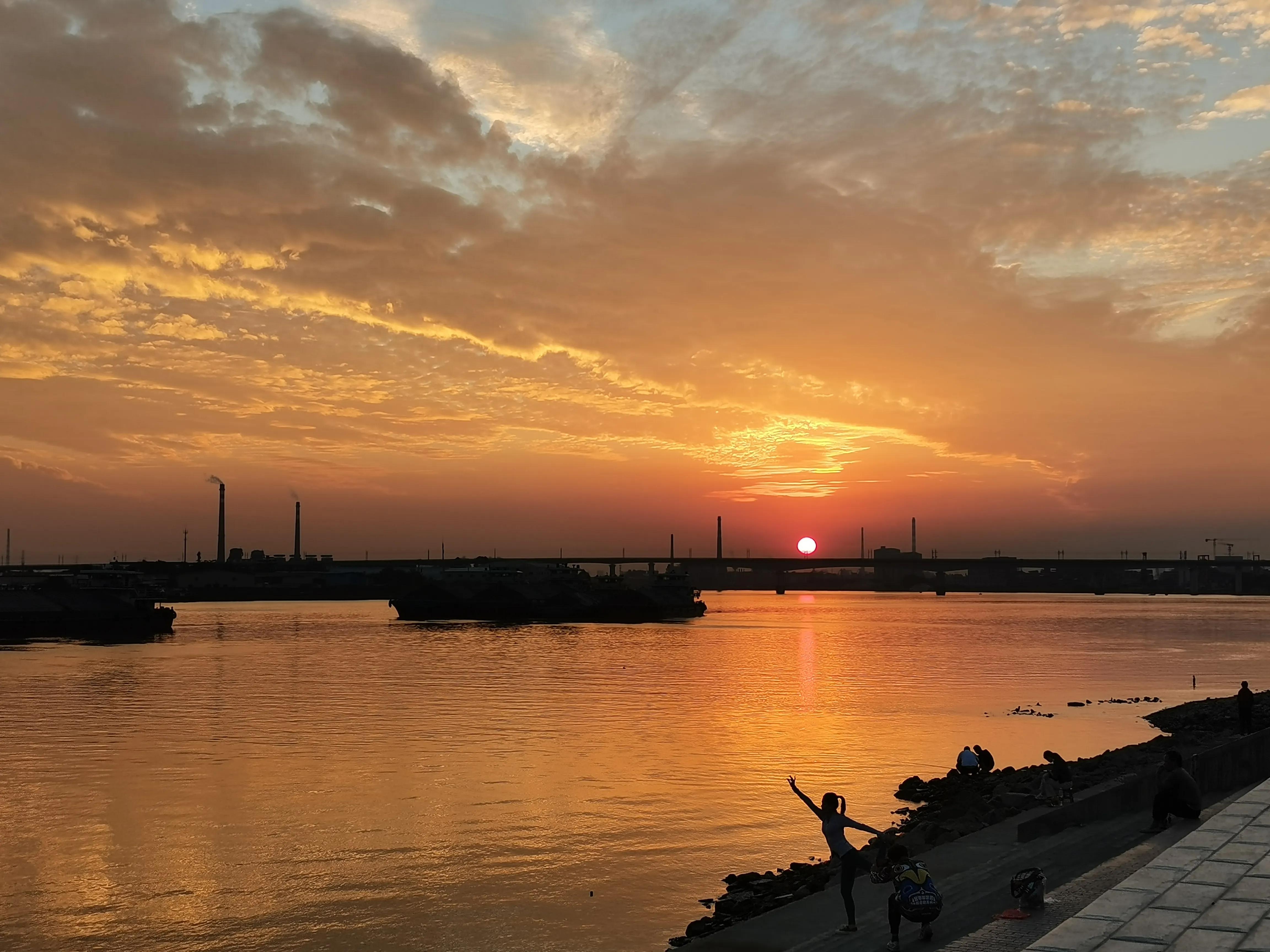 日落文案｜日落黄昏的浪漫温柔句子(图1)