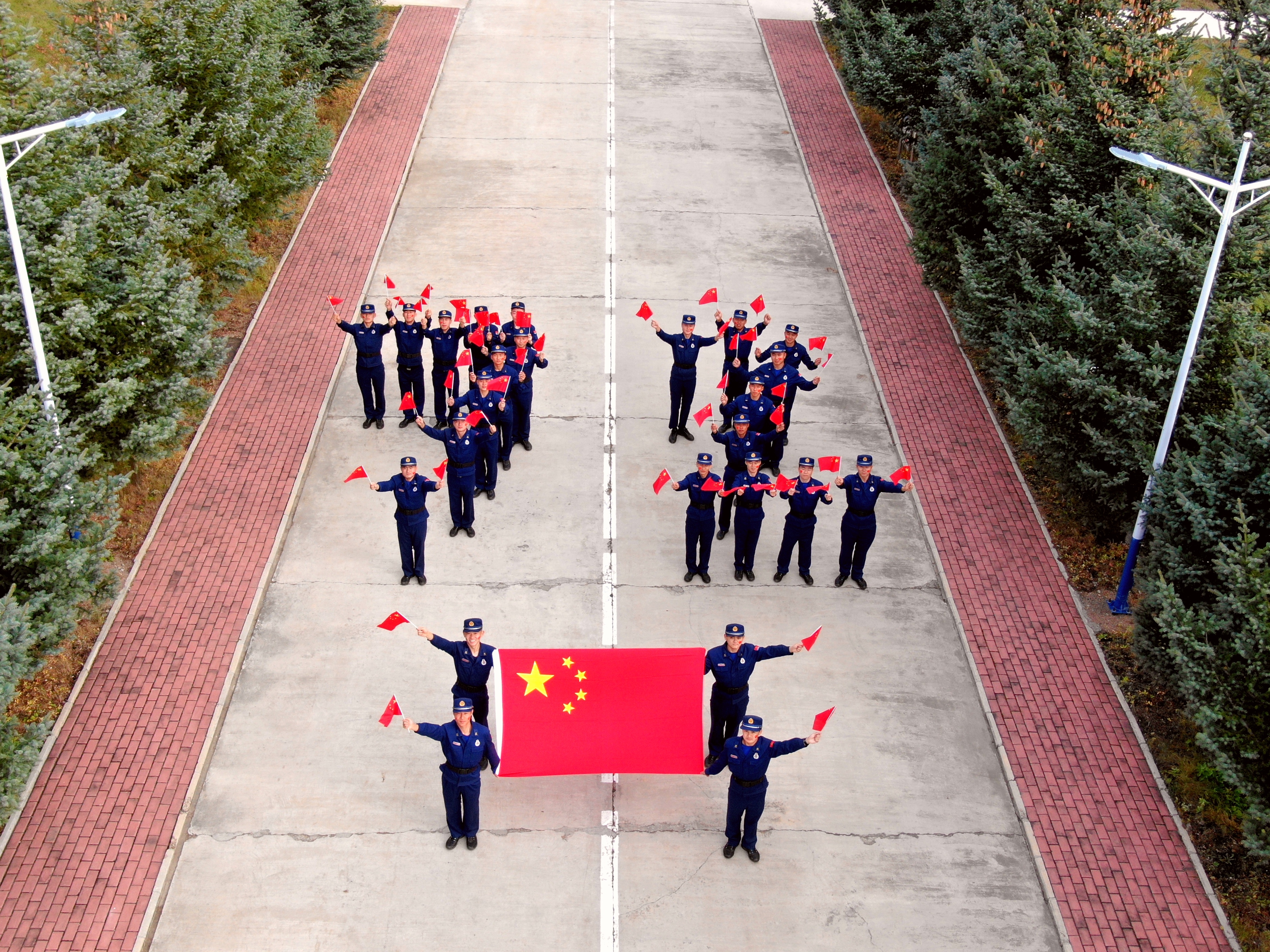 目光所致皆为五星闪耀—升旗仪式(图1)