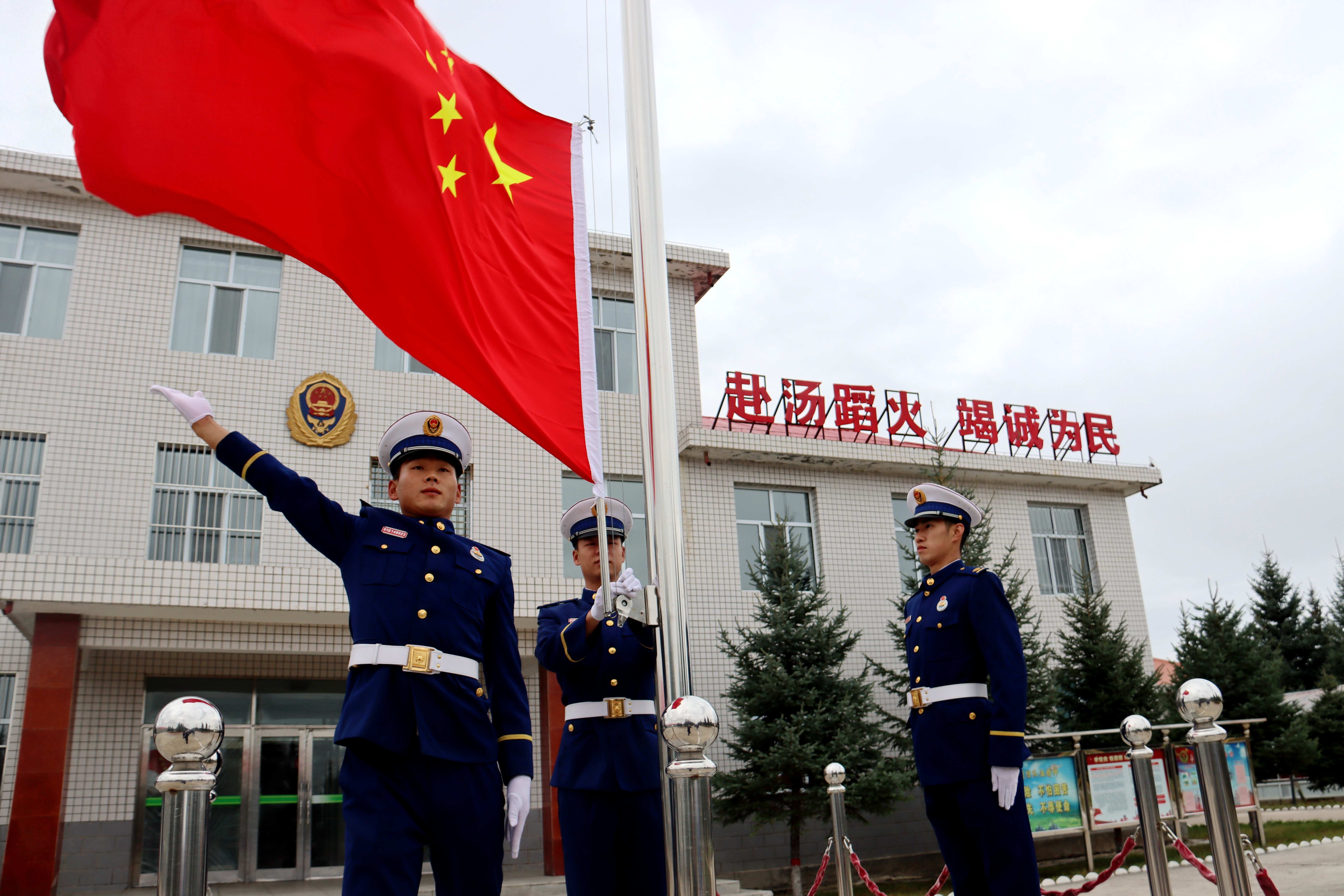 目光所致皆为五星闪耀—升旗仪式(图4)