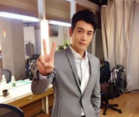 杀破狼：洪金宝老了，任达华老了，只有他43岁却颜值爆表(图4)