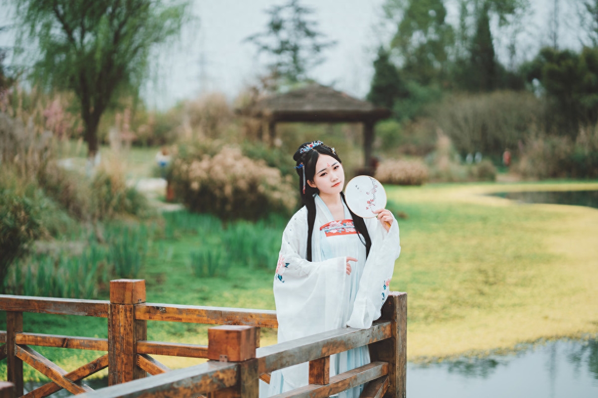 40句富有哲理的诗词名句，说尽人生哲理，总有一句触动你(图2)