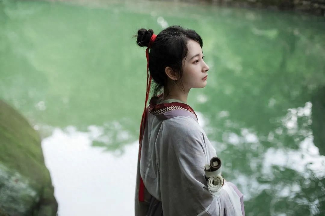 五句人生诗词，参悟十年青春(图1)