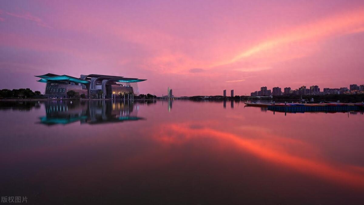 40句黄昏与日落的文案：落日归山海，山海藏深意，余晖伴晚霞(图4)