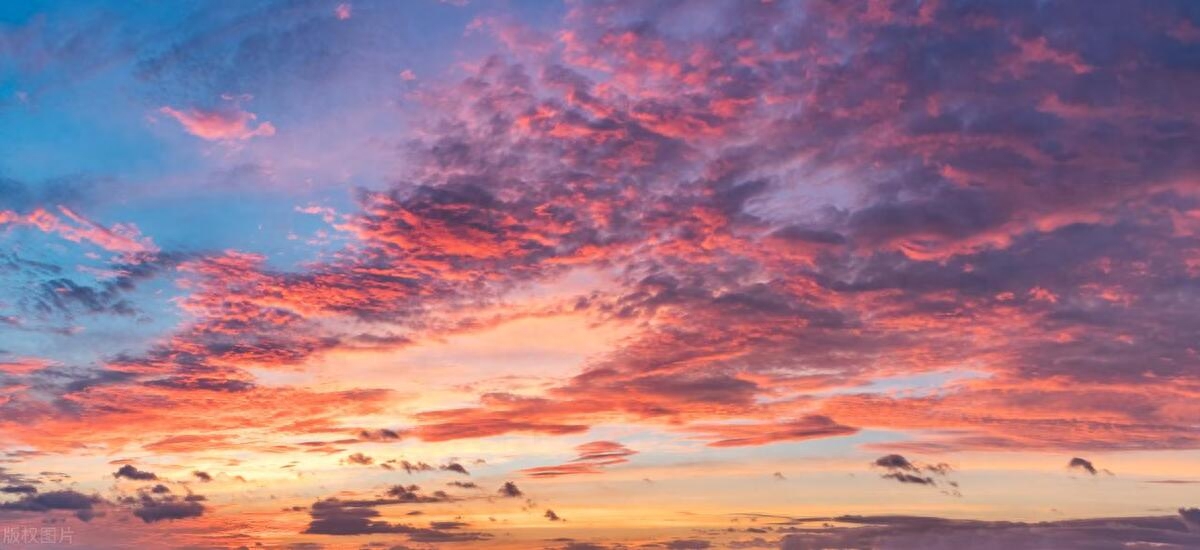 40句黄昏与日落的文案：落日归山海，山海藏深意，余晖伴晚霞(图7)