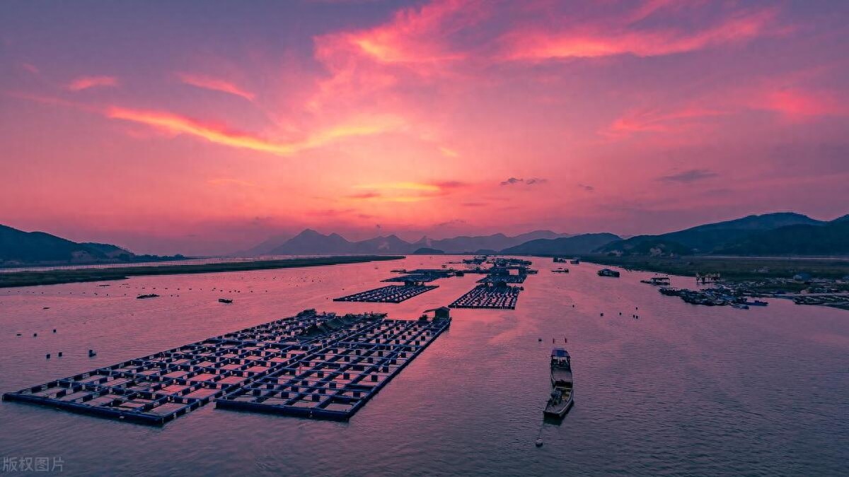 40句黄昏与日落的文案：落日归山海，山海藏深意，余晖伴晚霞(图8)