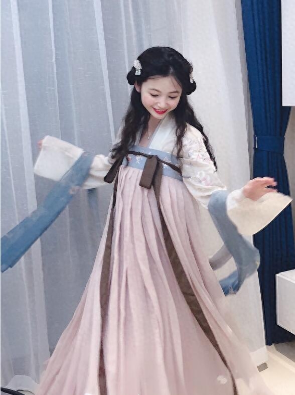 汉服之美，一梦千年；晨钟暮鼓，静守流年(图9)