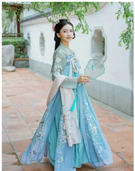 汉服之美，一梦千年；晨钟暮鼓，静守流年(图10)