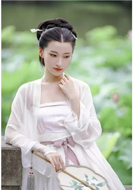 汉服之美，一梦千年；晨钟暮鼓，静守流年(图13)