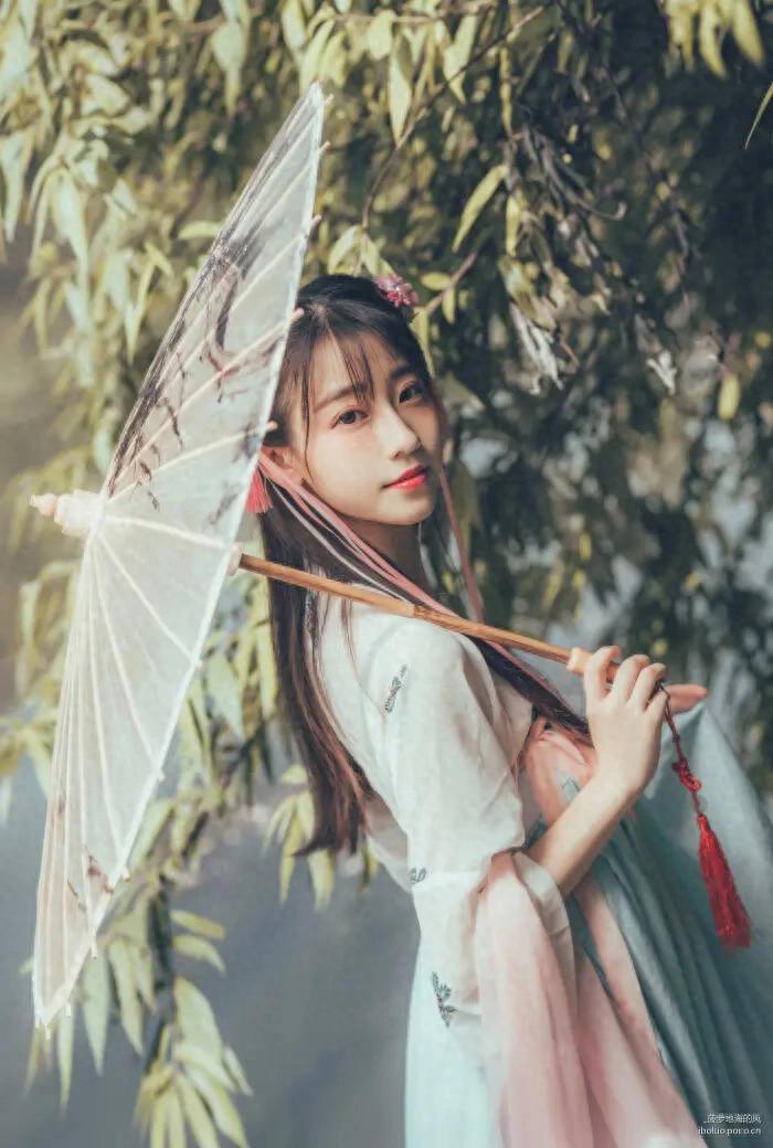 一首诗,写尽了汉服女子之美(图2) 一首诗,写尽了汉服女子之美(图2)