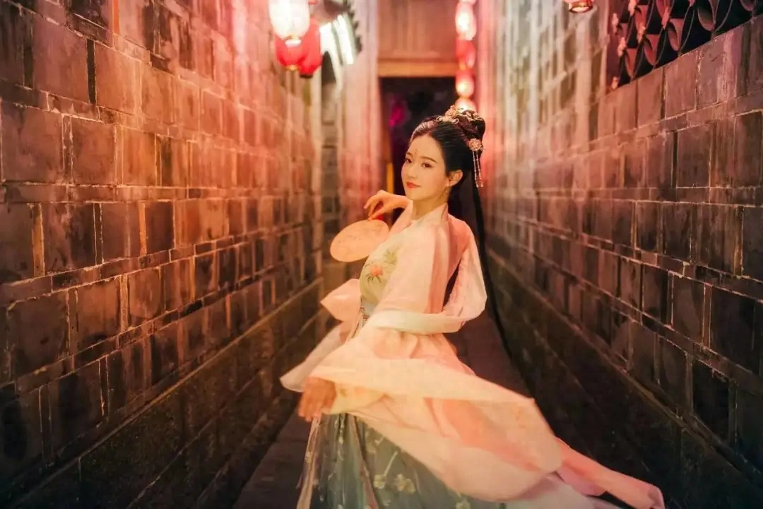 李白：花间一壶酒，独酌无相亲(图8)