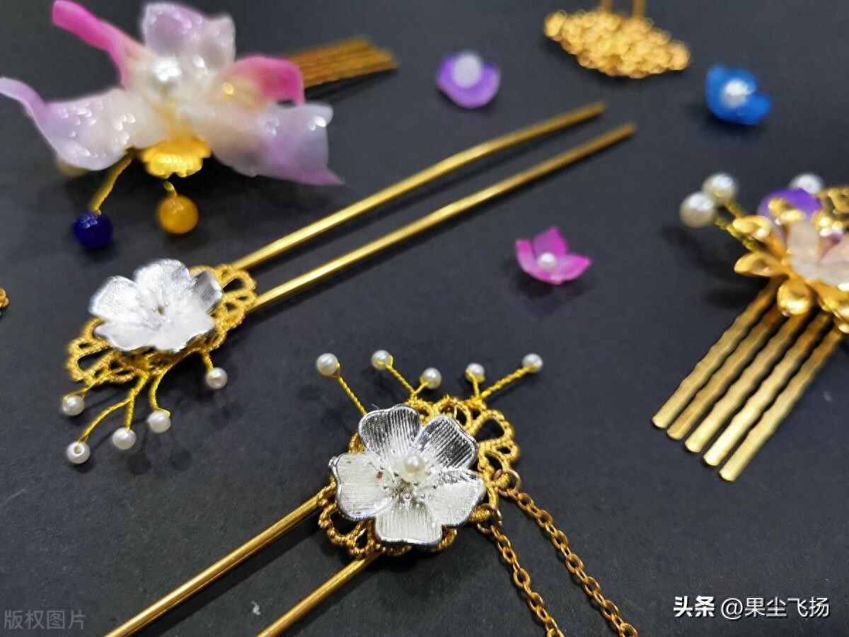 必读：中国20个赞美爱情的古诗词(图14)