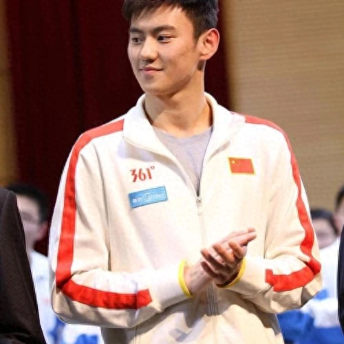 在人生的旅途中，我们如同漂流在广阔的海洋中经历风浪享受阳光。(图1)