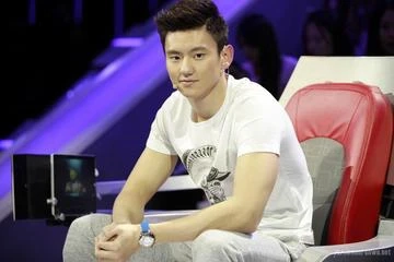 在人生的旅途中，我们如同漂流在广阔的海洋中经历风浪享受阳光。(图4)