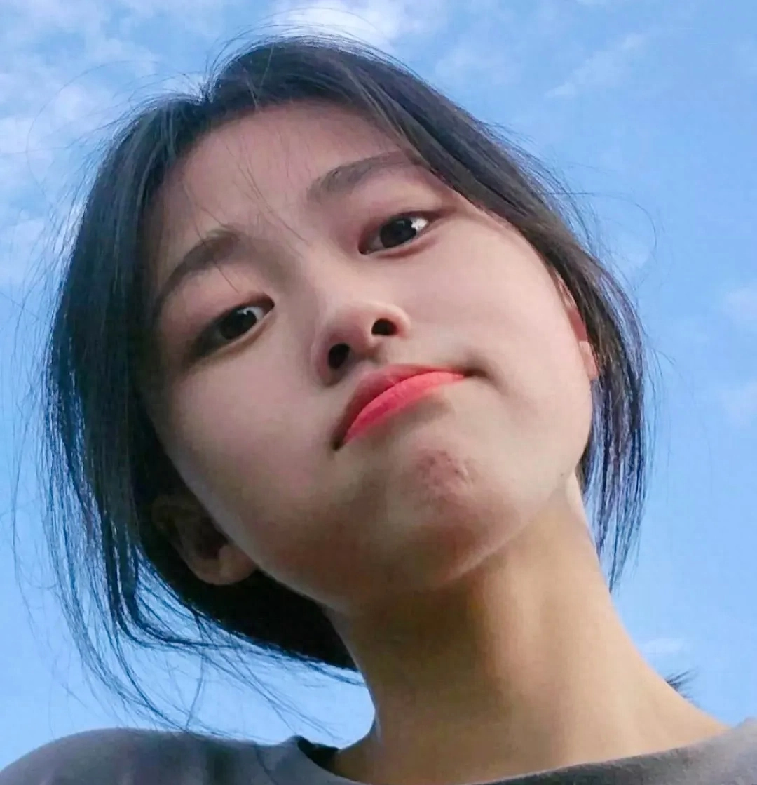 自拍照了那么多，发圈文案想好了吗？(图1)