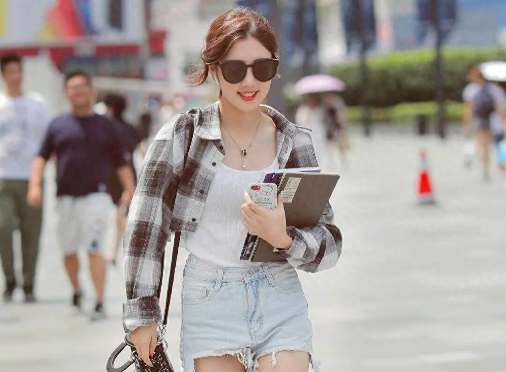 自拍照了那么多，发圈文案想好了吗？(图4)