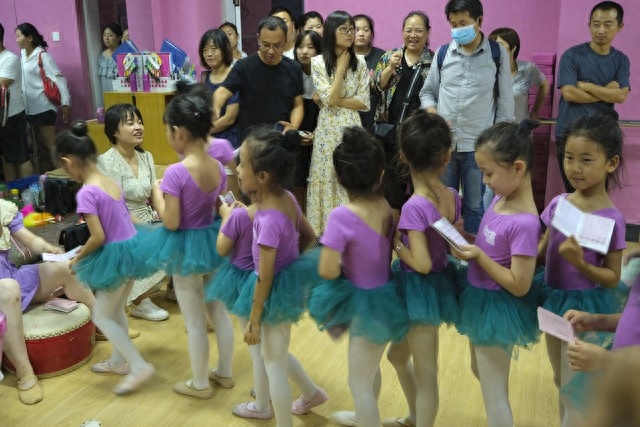 马云谈教育：焦虑妈妈、暴躁爸爸，投资孩子需要长期坚持(图2)