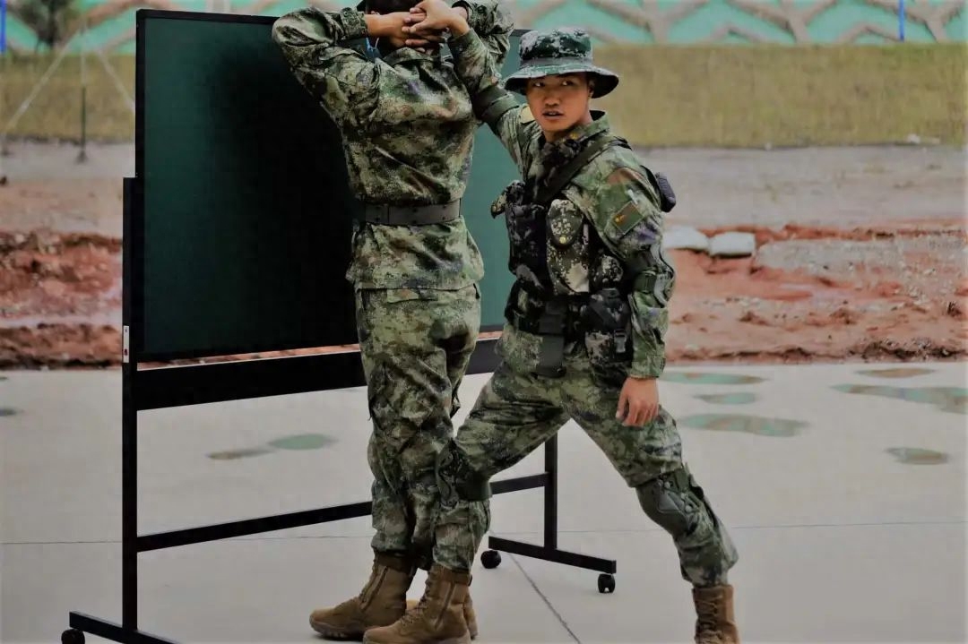 兵哥在病床上写的情书,军恋的人不忍看(图2) 兵哥在病床上写的情书,军恋的人不忍看(图2)