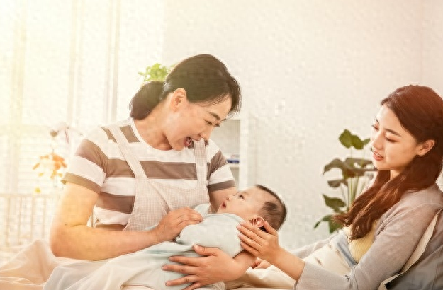 儿媳想回去看望生病的父亲，老公不让，婆婆的做法让人叫好(图8)