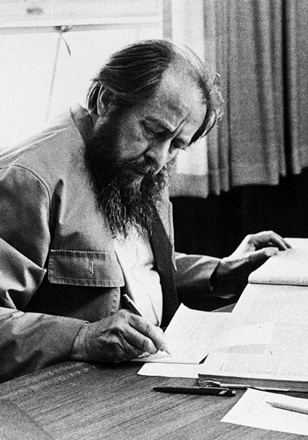 膜拜！伟大的索尔仁尼琴，伟大的人格与作品，他这十句格言真犀利(图3)