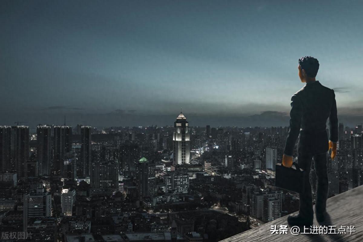 面对人生风雨，要冷静思考，勇往直前，不被困难吓倒，坚持前行。(图1)