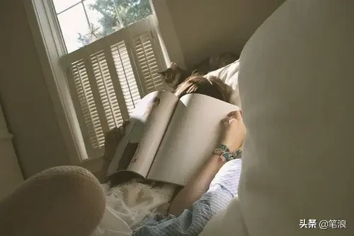 18条泪流满面的句子，记录人生的感动瞬间(图1)