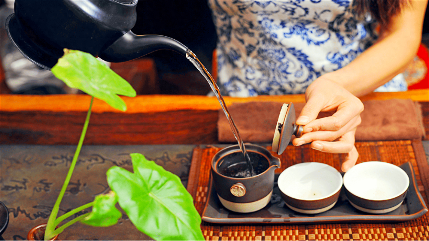 抬头观云喝茶，垂首听雨赏花(图1)