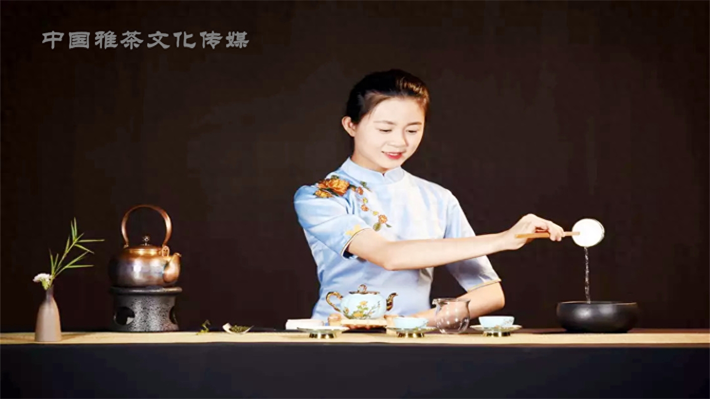 抬头观云喝茶，垂首听雨赏花(图2)