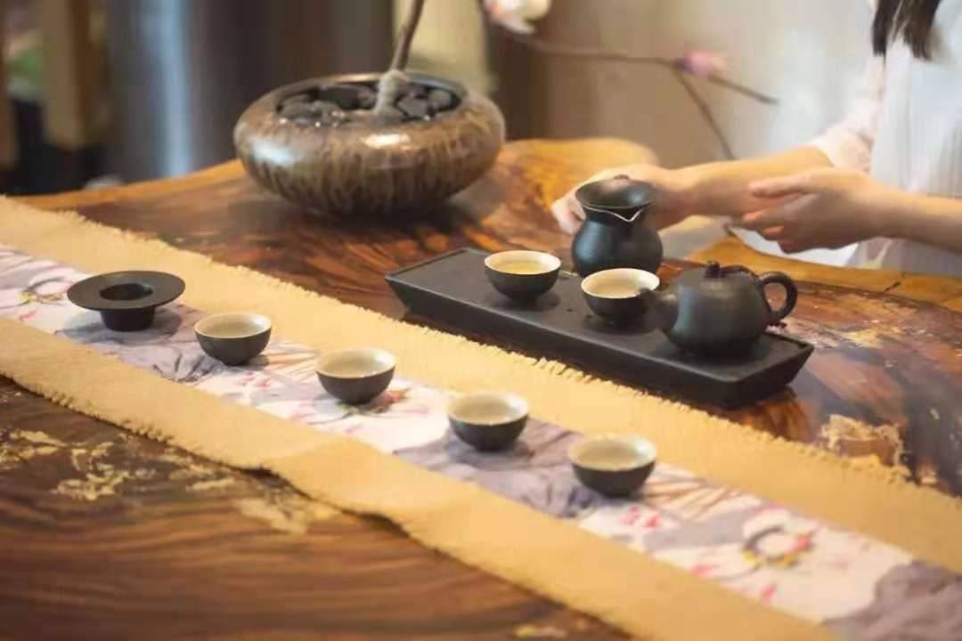 在唐诗宋词的花园里，茶是一朵琪花瑶草，袅袅茶香与茶韵流淌千年(图35)