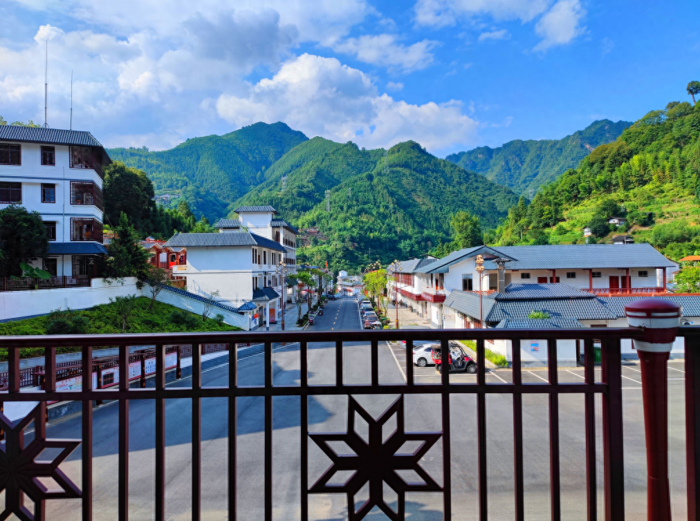 《乡村文艺》专栏 l 《记瑶山行·和朋友诗一首》（五言律诗）选登(图2)