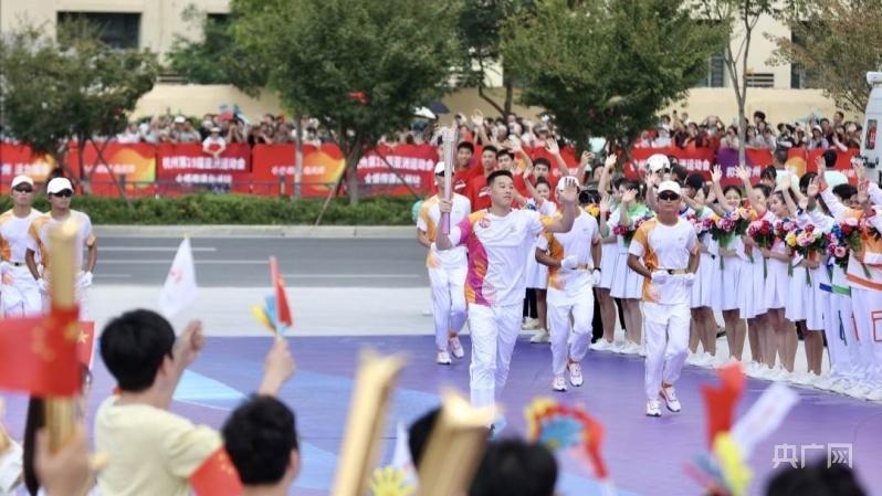 亚运来了｜向着梦想奔跑，温暖人心的火炬手(图4)