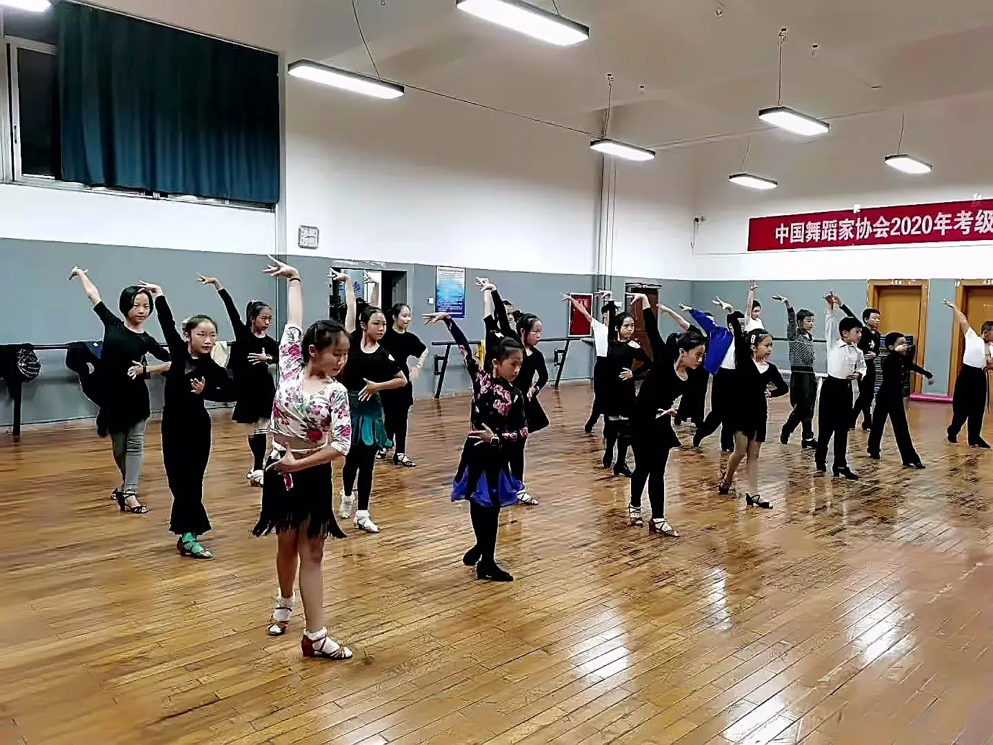 标题：拉丁舞：热情的火焰，无尽的魅力(图2)